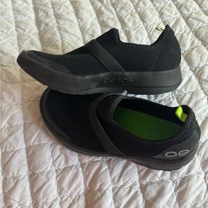 OOFOS Womens OOMG Low Shoe Black Size 9